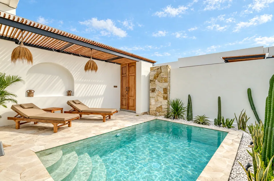 Avasa A7 · Poolside