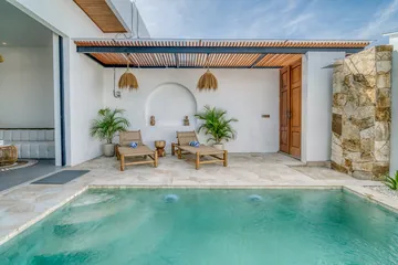 Pool courtyard with white walls, timber canopy, built-in bench and outdoor chairs.